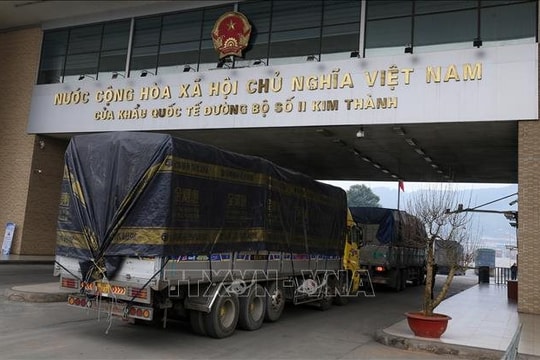 Cửa khẩu Lào Cai nhộn nhịp những ngày cận tết Giáp Thìn