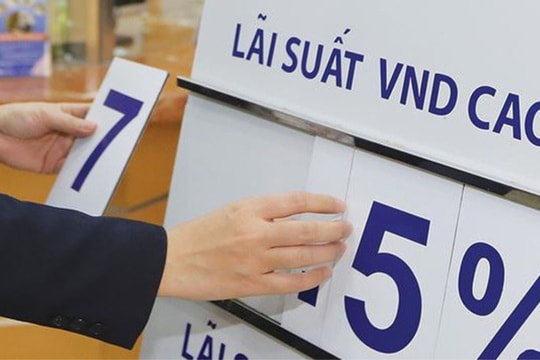Nhiều ngân hàng tiếp tục giảm lãi suất tiết kiệm