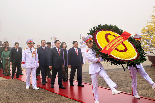 Lãnh đạo Đảng, Nhà nước vào Lăng viếng Chủ tịch Hồ Chí Minh nhân ngày thành lập Đảng