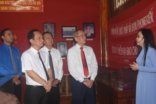 Dâng hương, dâng hoa nơi thành lập Chi bộ Đảng đầu tiên của tỉnh Bạc Liêu