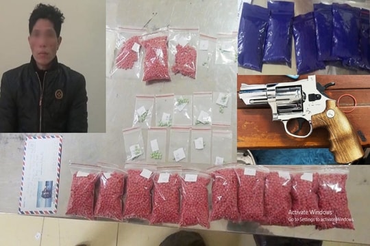 Bắt đối tượng tàng trữ hơn 1,8kg ma túy cùng súng, đạn