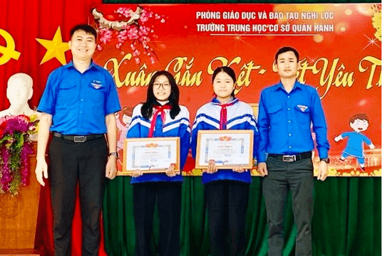 Tuyên dương 2 học sinh trả lại 40 triệu đồng cho người mất