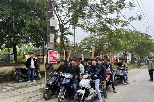 Bắt tạm giam nhiều thanh thiếu niên mang theo hung khí chạy trên đường phố