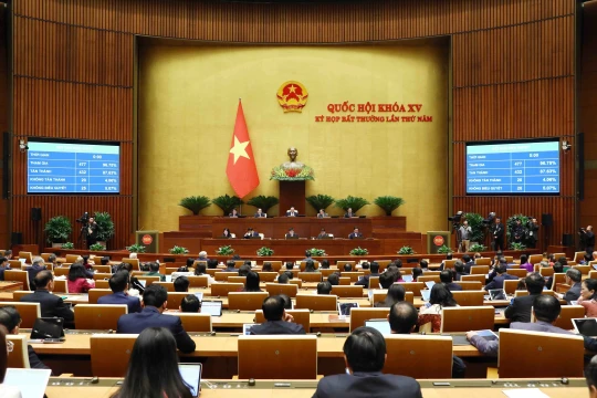 Ký chứng thực Luật Đất đai (sửa đổi) và Luật Các Tổ chức Tín dụng (sửa đổi)