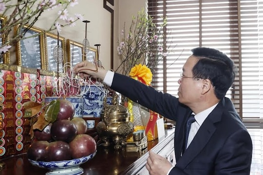 Chủ tịch nước dâng hương tưởng nhớ lãnh đạo Đảng, Nhà nước đã từ trần và chúc Tết nguyên lãnh đạo Đảng, Nhà nước
