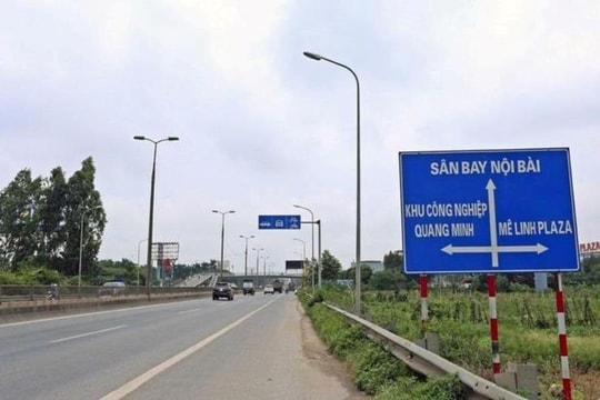 Hà Nội: Tổ chức giao thông phục vụ lắp đặt cầu đi bộ trên đường Võ Văn Kiệt