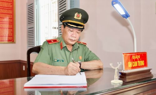 Công an TP Cần Thơ nguyện tiếp nối những trang sử hào hùng
