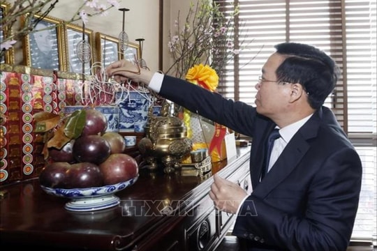 Chủ tịch nước dâng hương tưởng nhớ lãnh đạo Đảng, Nhà nước đã từ trần; chúc Tết các đồng chí nguyên lãnh đạo Đảng, Nhà nước