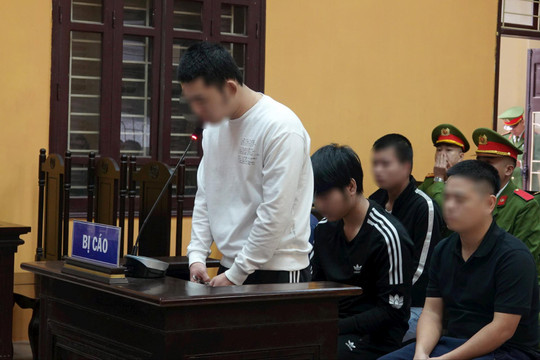 Mua bán pháo trái phép trên mạng xã hội