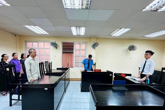 Tòa án xét xử các vụ án liên quan đến buôn bán pháo nổ và chống người thi hành công vụ