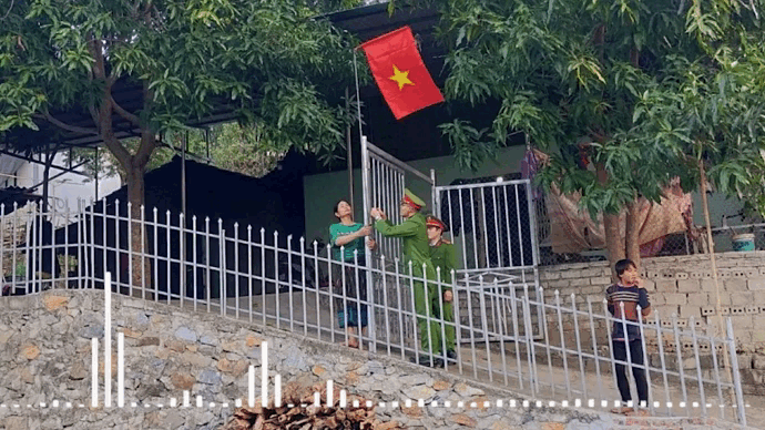 Cờ Tổ quốc tung bay nơi phên dậu là dấu hiệu của bình yên