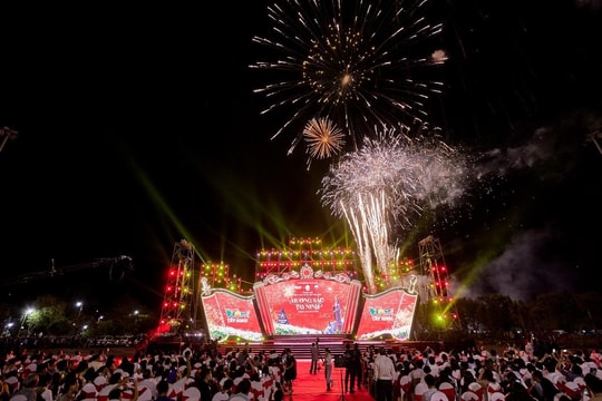 Tây Ninh bắn pháo hoa mừng Hội Xuân núi Bà Đen vào mùng 4 Tết