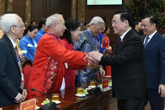 Chủ tịch Quốc hội thăm, chúc Tết Đảng bộ, chính quyền và nhân dân Hà Nội