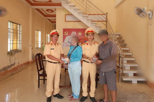 CSGT nhặt được ví trả lại cho người đánh rơi