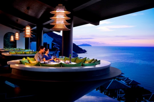 Đón Tết độc, lạ tại InterContinental Danang Sun Peninsula Resort cùng “phù thủy kiến trúc” Bill Bensley