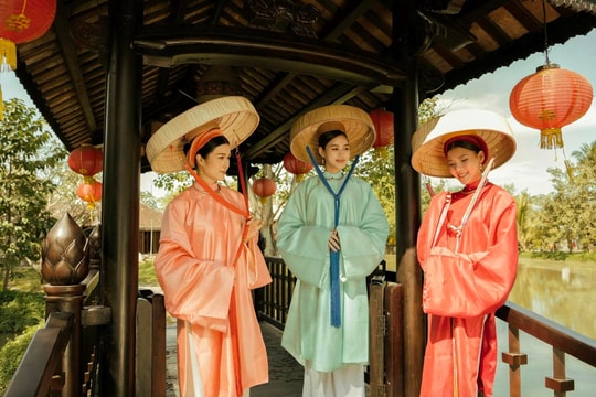 Cổ phục Việt phong vị ngày xuân thu hút giới trẻ