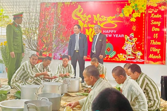 TAND tỉnh Quảng Trị: Xét giảm án tha tù và tặng quà cho phạm nhân dịp Tết Nguyên đán 2024