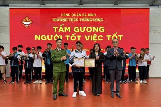 Tuyên dương, khen thưởng học sinh bắt cướp dũng cảm