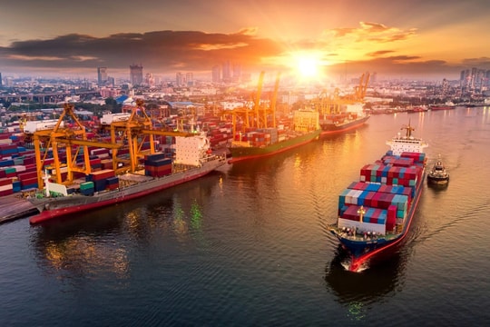 Kinh tế Việt Nam 2024 'vượt gió ngược' tăng trưởng mạnh