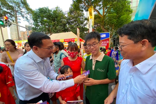 Hơn 16.000 quyển sách trao tay bạn đọc ngày đầu năm