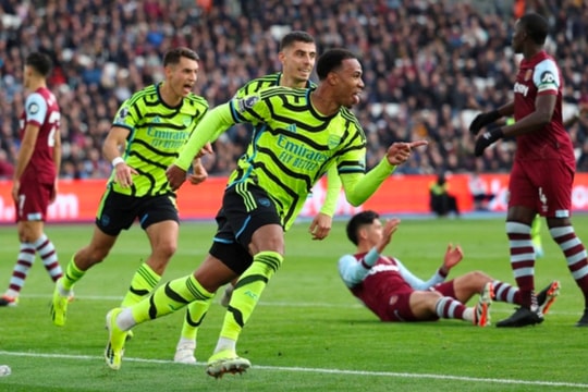 Arsenal phả hơi nóng vào cuộc đua xếp hạng tại Ngoại hạng Anh