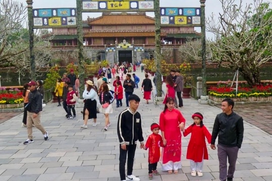Hơn 100.000 lượt khách tham quan các di tích Cố đô Huế trong 3 ngày Tết