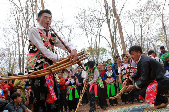 Những thú vui đầu năm mới của đồng bào Mông ở miền Tây xứ Nghệ
