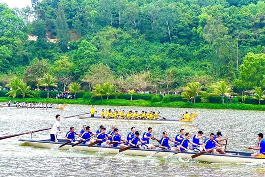 Hải Phòng: Sôi nổi Hội đua thuyền rồng Đồ Sơn mừng Đảng, mừng Xuân