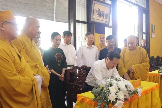 Phó Thủ tướng Lê Minh Khái viếng tang Trưởng lão Hòa thượng Thích Hiển Tu