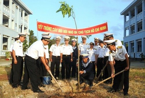 Lan tỏa phong trào trồng cây xanh ở đảo xa
