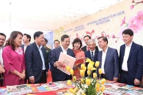 Thái Nguyên: Khai hội Đền Đuổm và Hội báo Xuân Nhâm Thìn