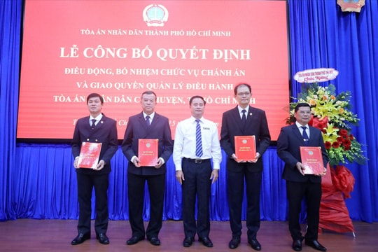 TAND TP.HCM công bố quyết định điều động, bổ nhiệm lãnh đạo các TAND cấp huyện