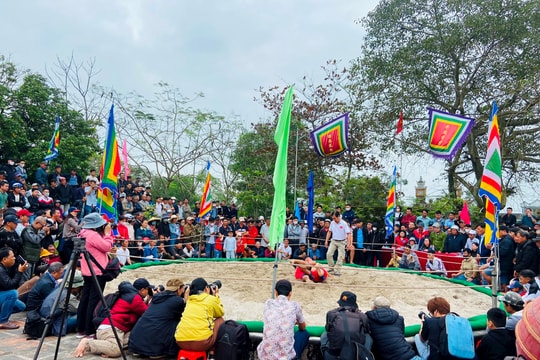 Hào hứng hội vật làng Thủ Lễ huyện Quảng Điền