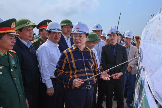Phó Thủ tướng Trần Hồng Hà kiểm tra, thúc đẩy tiến độ 2 dự án hạ tầng trọng điểm, chiến lược