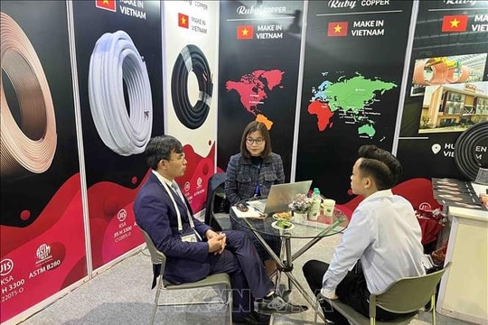 Việt Nam tham gia hội chợ Ấn Độ với thiết bị lắp đặt tòa nhà thông minh
