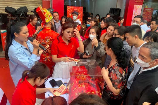 Ngày vía Thần tài trên phố phường Hà Nội