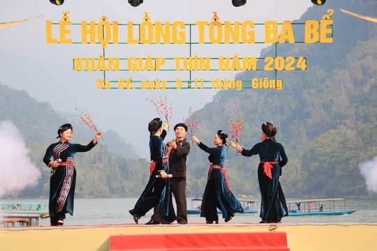 Độc đáo lễ hội Lồng tồng Ba Bể