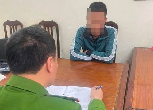 Nguyên nhân tài xế ô tô bất ngờ xuống xe, đạp ngã người chở hàng