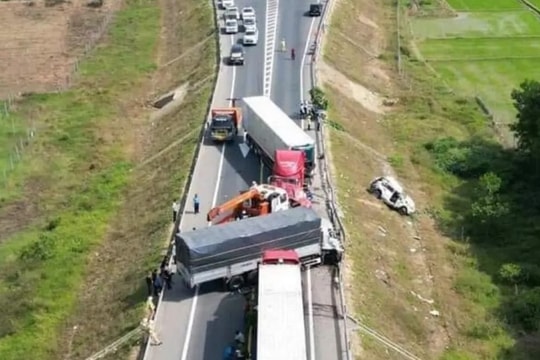 Thăm hỏi, chia buồn cùng gia đình bị nạn trên cao tốc Cam Lộ - La Sơn
