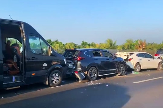 7 ôtô tông liên hoàn trên cao tốc Trung Lương - Mỹ Thuận