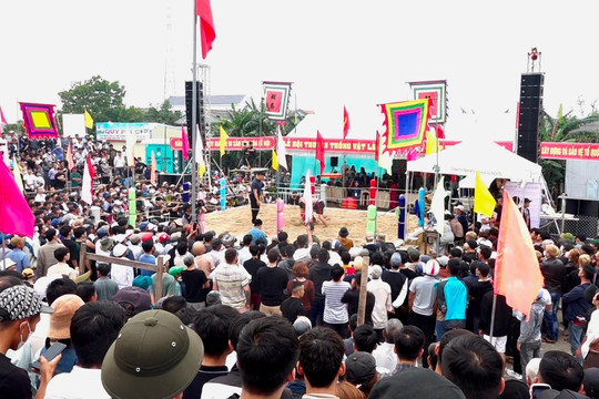 Xem lễ hội truyền thống vật Làng Sình (Thừa Thiên Huế) đầu Xuân Giáp Thìn năm 2024