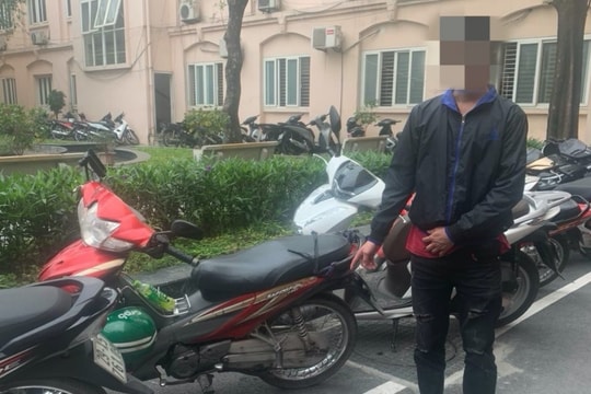 Công an mời tài xế nằm lên yên xe máy, tạt đầu ô tô ở Đại lộ Thăng Long đến làm việc