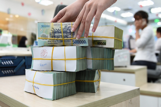 Lãi suất liên ngân hàng giảm mạnh