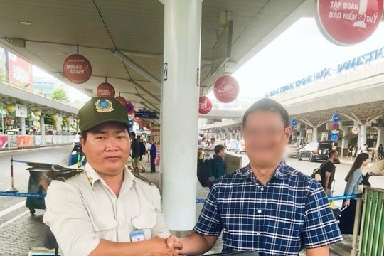 Nhân viên sân bay Tân Sơn Nhất trả lại gần 300 triệu cho hành khách