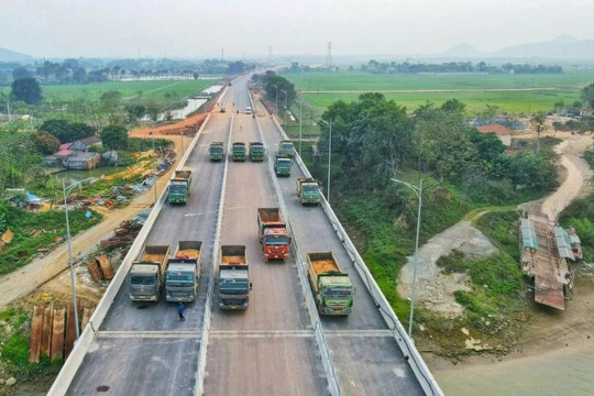 Thủ tướng: Đẩy nhanh nâng cấp các tuyến cao tốc đầu tư phân kỳ