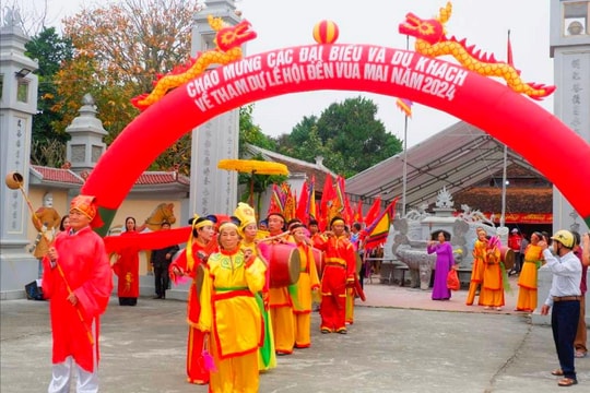 Lễ rước nước Hội Đền Vua Mai