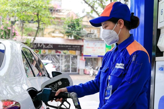 Giá xăng giảm từ 320-356 đồng/lít