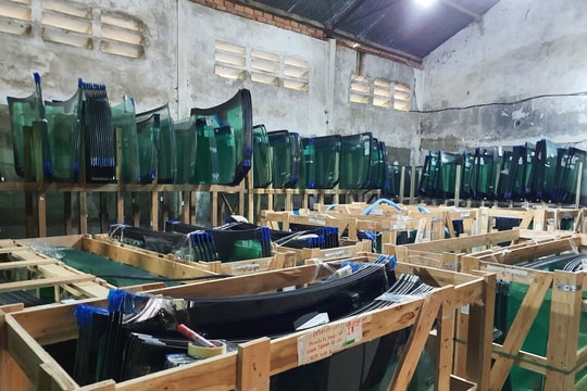 Sản xuất, buôn bán kính ô tô giả nhãn hiệu của nhiều hãng nổi tiếng