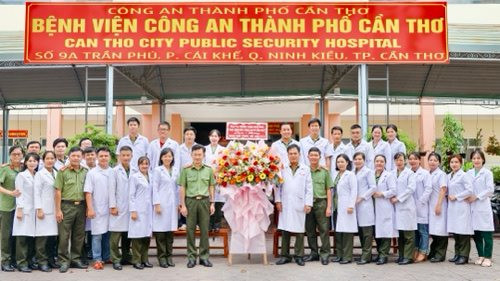 Công an TP Cần Thơ chúc mừng kỷ niệm 69 năm Ngày Thầy thuốc Việt Nam