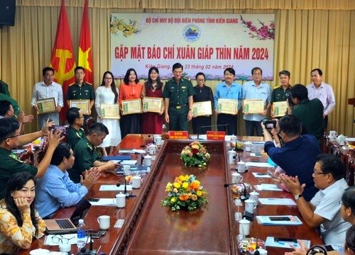 Bộ đội Biên phòng Kiên Giang tổng kết trao giải cuộc thi tìm hiểu truyền thống ngành